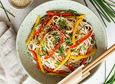 Image of Asiatischer Nudelsalat mit Schnittlauch