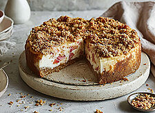 Image of Streusel-Käsekuchen mit Rhabarber