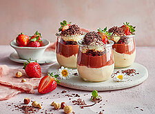 Image of Schichtdessert mit Erdbeeren