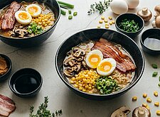Image of Ramen mit Speck und Ei