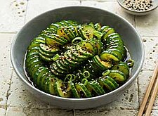 Image of Asiatischer Gurkensalat mit Chili und Sesam