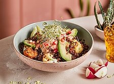 Image of Fruchtige Quinoa Bowl mit baked Avocado