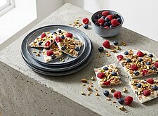 Image of Frozen Yogurt Bark mit Beeren