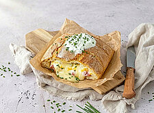 Image of Handbrot mit Käse und Schinken