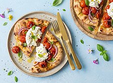 Image of Tomato Flatbread mit Burrata