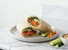 Image of Sommerwraps mit Hummus und Gemüse