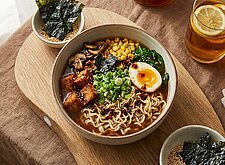 Image of Knusper Ramen mit Nori und Frühlingszwiebeln