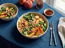 Image of Crispy Rice Salat mit Pfirsich und Chili Dressing