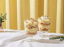 Image of Magnolia Dessert mit Bananen