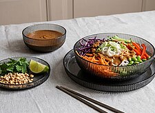 Image of Asia-Nudelsalat mit Erdnusssauce