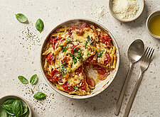Image of Pasta Gratin mit geschmorten Tomaten
