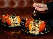 Image of Gefüllte Mini-Kürbisse mit Salbei-Risotto