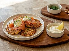 Image of Kartoffelrösti mit Räucherlachs und Zitronencreme