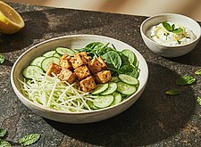 Image of Tofu Salat mit Kohlrabi und Ricotta Dip