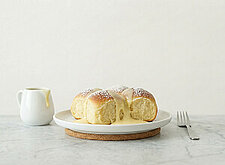 Image of Buchteln mit Vanillesauce