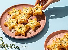 Image of Blätterteig Sterne mit Käse und Thymian