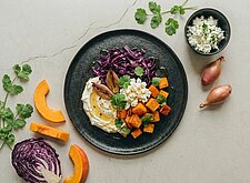 Image of Kürbis Quark Bowl mit Rotkohl