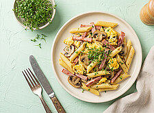 Image of Schinkennudeln mit Ei und Champignons