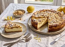 Image of Käsetorte mit Streuseln