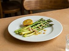 Image of Grüner Spargel mit Zitronen Vinaigrette