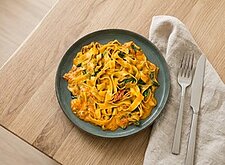 Image of Cremige Pappardelle mit Kirschtomaten und Spinat