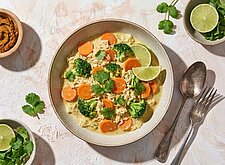 Image of Kokos Curry Reis mit Gemüse und Limette