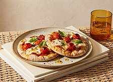 Image of Pita-Pizza mit Mozzarella