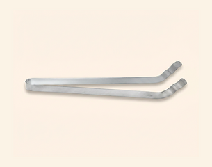 Lange, flache Servierzange aus Edelstahl mit zwei parallelen Schenkeln und leicht nach oben gebogenen, abgeflachten Greifenden.