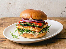 Image of Halloumi Burger mit Grillgemüse & cremiger Tahini Sauce