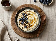 Image of Zitronenquark mit Heidelbeeren und Rollgerste