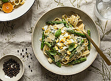 Image of Bandnudeln und grüner Spargel