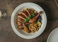 Image of Gebratene Ente mit Eierweinbrand Semmelfülle