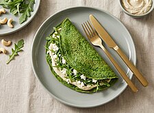 Image of Spinat-Crêpes mit Cashew-Creme und Feta