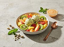 Image of Fruchtsalat mit Pistazien-Eiscreme
