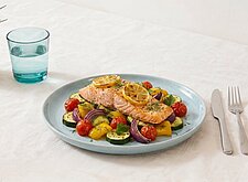 Image of Ofenlachs mit Zitronengemüse
