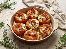 Image of Gefüllte Tomaten mit Speck und Camembert