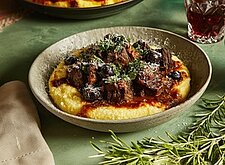 Image of Mediterranes Hirschgulasch mit Polenta