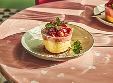 Image of Joghurtcreme mit Erdbeeren