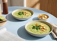 Image of Gurken Avocado Gazpacho mit Tortilla Crunch