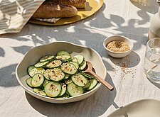 Image of Gurkensalat mit Chili und Sesam