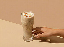 Image of Dattel-Shake mit Mandeln und Bananen