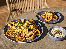 Image of Loaded Kartoffelspiralen mit Kräuter Dip