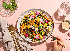 Image of Frühlingsgemüse mit Miso-Tahini-Soße