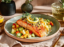 Image of Gebackener Lachs mit Nektarinen Salsa