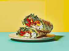 Image of Tortilla mit Hühnchen und Gemüse