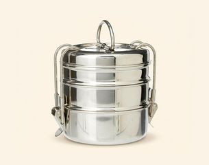 Runder, mehrschichtiger Edelstahl-Lunchbehälter (Tiffin) mit drei stapelbaren, verriegelbaren Fächern und Tragebügel.