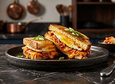 Image of Kimchi Käsetoast mit Spiegelei