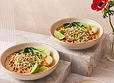 Image of Erdnuss-Sesam-Ramen mit Pak Choi