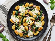 Image of Gnocchi Pfanne mit Mangold und Mozzarella
