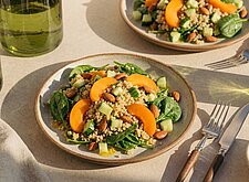 Image of Quinoa Salat mit Aprikosen und Mandeln